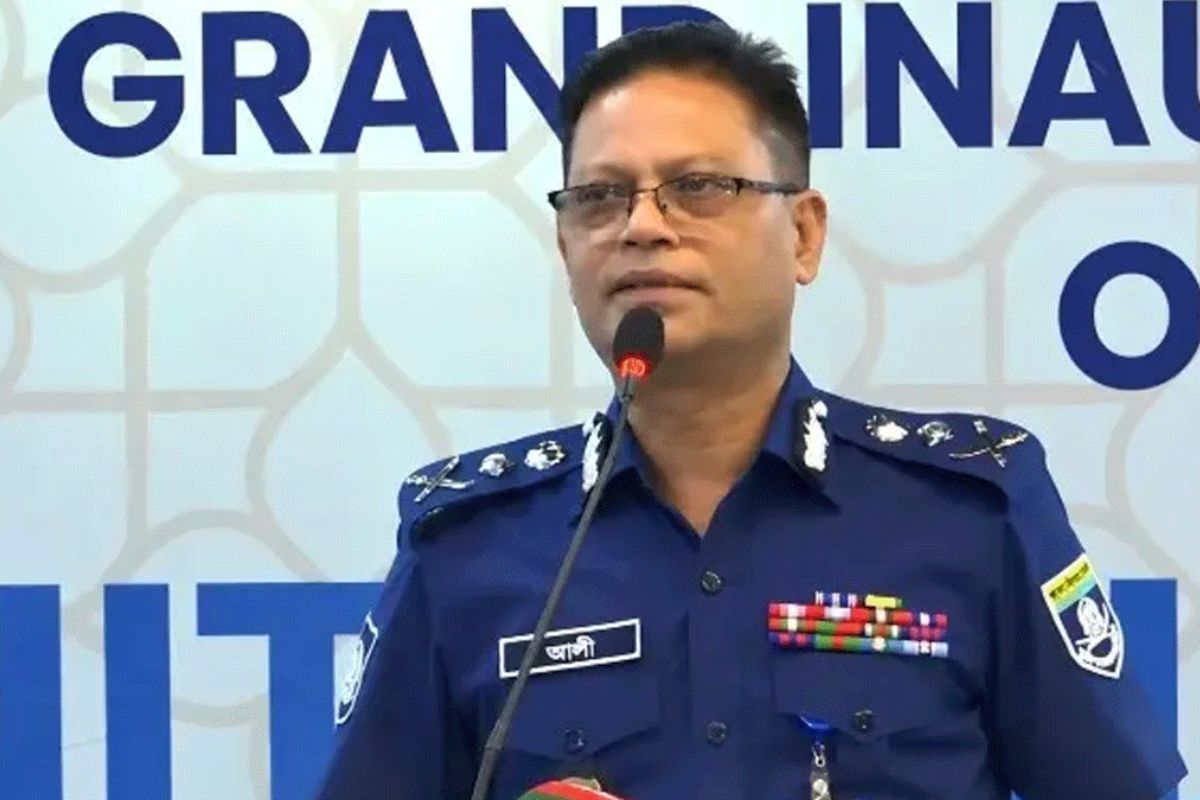পুলিশকে কাজ করার পরিবেশ দিতে হবে: আইজিপি
