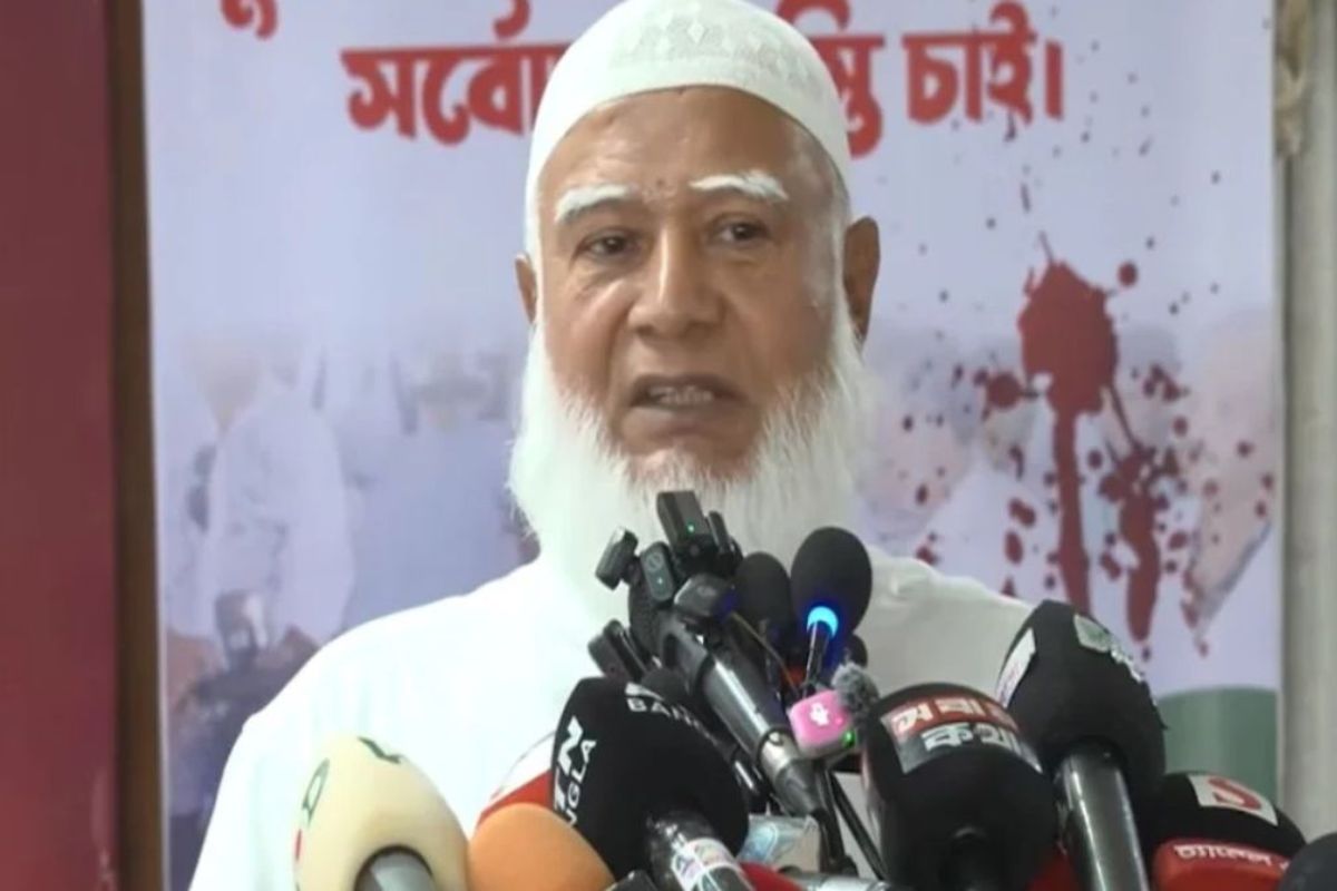‘সাপ নিয়ে নাড়াচাড়া করবেন না, ছোবল দিয়ে মেরে ফেলবে’