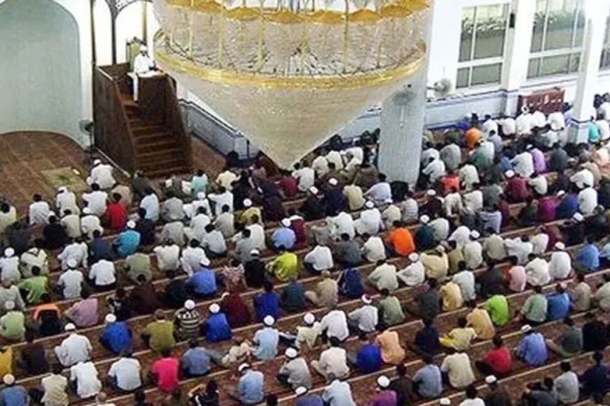 জুমার খুতবার সময় কথা বলা ও দরুদ পড়ার বিধান কী