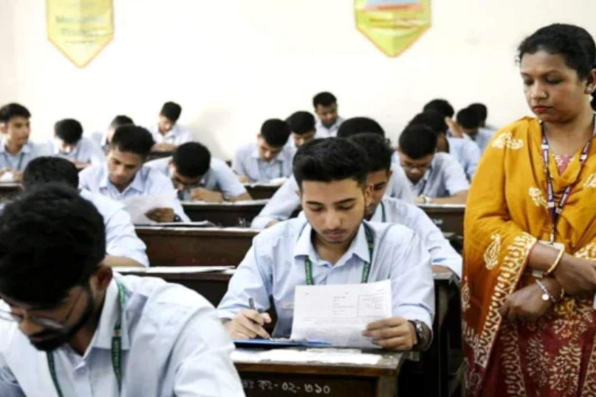 এইচএসসিতে পাস করতে পারেননি প্রায় অর্ধেক পরীক্ষার্থী
