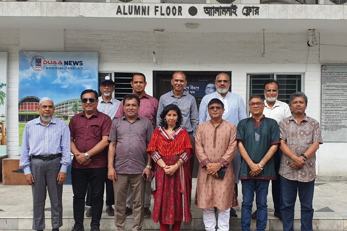 ছাত্র/ছাত্রীদের সাক্ষাৎকার নেওয়া শেষে ডুয়া'র কার্যনির্বাহী কমিটির সাথে বোর্ড মেম্বাররা।