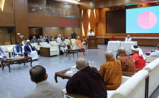 দেশের ধর্মীয় নেতাদের যে বার্তা দিলেন প্রধান উপদেষ্টা
