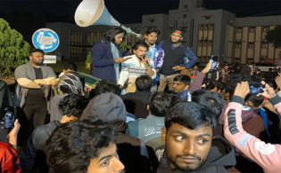 পোষ্য কোটা বাতিলের দাবিতে উত্তাল রাবি