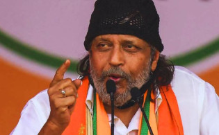 বাংলাদেশ এরকম হয়ে যাবে, আমরা কোনোদিন ভাবিনি: মিঠুন চক্রবর্তী
