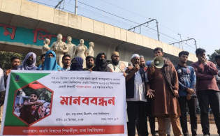 ‘আপনারা যেভাবে পারেন আমার ছেলেকে উদ্ধার করে দেন’