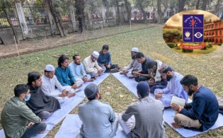 জুলাইয়ের শহীদদের স্মরণে ঢাবিতে কোরআন তেলাওয়াতের আয়োজন শিক্ষার্থীদের