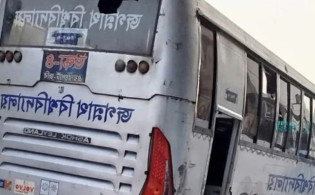 জগন্নাথ বিশ্ববিদ্যালয়ের শিক্ষার্থী বাসে হামলা, আহত ৭