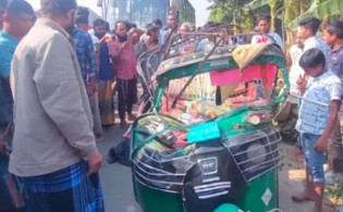 ত্রিমুখী সংঘর্ষে সড়কে ঝরলো আরও ৫ প্রাণ