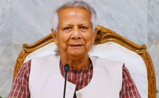 শিক্ষার্থীদের মধ্যে শৃঙ্খলাবদ্ধভাবে বই বিতরণের নির্দেশ প্রধান উপদেষ্টার