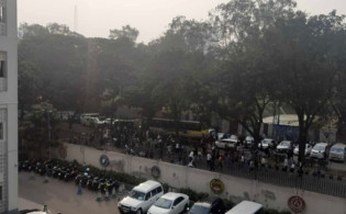 সচিবালয়ের সামনে ধাওয়া-পাল্টা ধাওয়া