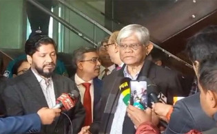 ব্যাংকের ঋণনির্ভর অর্থনীতি টেকসই নয়