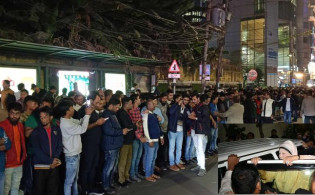 বিমানবন্দরের উদ্দেশ্যে খালেদা জিয়া; নেত্রীকে দেখতে জনতার ঢল