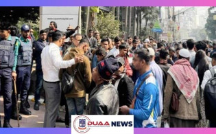 টিকা না পেয়ে সড়ক অবরোধ করে প্রবাসীদের বিক্ষোভ