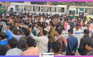 দাবি আদায়ে শাহবাগে ডিপ্লোমা মেডিকেল শিক্ষার্থীদের অবস্থান