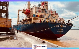 পাকিস্তান থেকে চিটাগুড় নিয়ে মোংলায় জাহাজ