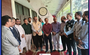 টিএসসিতে নামাজের জন্য কা‌র্পেট দি‌লো ঢাবি সাদা দল