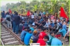 রেললাইন অবরোধে শিক্ষার্থীরা, উত্তরবঙ্গের সঙ্গে ঢাকার যোগাযোগ বন্ধ