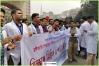 ৫ দাবি নিয়ে হাইকোর্টের সামনে মেডিকেল শিক্ষার্থীরা