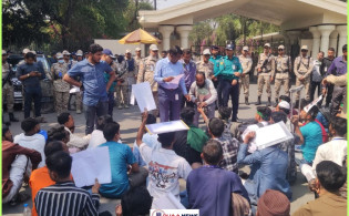 প্রধান উপদেষ্টার কার্যালয়ের সামনে আহতরা, যে বার্তা দিলেন বিশেষ সহকারী