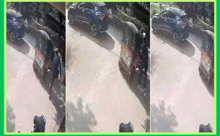 রাজশাহীতে রিকশাচালককে মারধর করা সমাজসেবা কর্মকর্তা বরখাস্ত