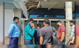 পদত্যাগের দাবিতে বিএসইসির চেয়ারম্যানকে অবরুদ্ধ করে রেখেছেন কর্মকর্তা-কর্মচারীরা 