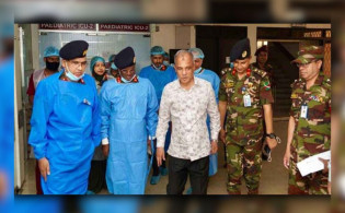 মাগুরায় ধর্ষণের শিকার শিশুটিকে দেখতে সিএমএইচে স্বরাষ্ট্র উপদেষ্টা