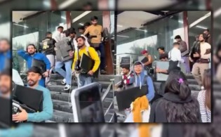 হঠাৎ কল সেন্টারে ঢুকে পড়ল জনতা! মালামাল লুট