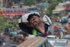 সহায়ক ট্রাফিকের দায়িত্বে থাকা শিক্ষার্থীকে ধাক্কা দিয়ে চলে গেল বাস