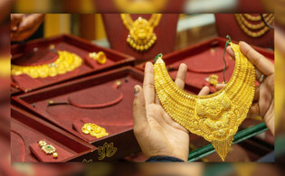 স্বর্ণের দামে ইতিহাস