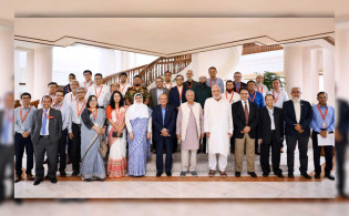 নিবিঘ্ন ঈদ উপহার দেওয়ায় কর্মকর্তাদের ধন্যবাদ দিলেন প্রধান উপদেষ্টা