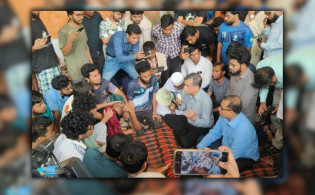 কুয়েটে অনশনরত শিক্ষার্থীদের খোঁজ নিতে ক্যাম্পাসে শিক্ষা উপদেষ্টা