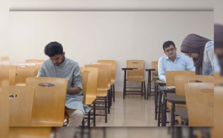 এনএসইউ-তে ভর্তি পরীক্ষা দিলেন উপদেষ্টা আসিফ