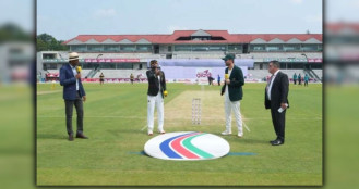 সিরিজ বাঁচানোর ম্যাচে বোলিংয়ে বাংলাদেশ, সাকিবের অভিষেক