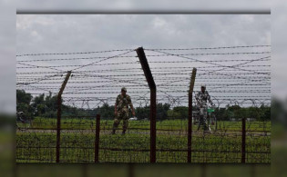 সীমান্তে দুই বাংলাদেশিকে ধরে নিয়ে গেল বিএসএফ, প্রতিবাদে ২ ভারতীয়কে আটকালো গ্রামবাসী