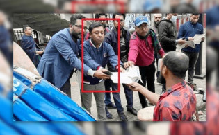 আ.লীগের লিফলেট বিতরণ করে চাকরি খোয়ালেন শিক্ষা ক্যাডার কর্মকর্তা