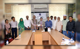 সরকারের ওপর অর্থনৈতিক নির্ভরতা কমাতে চাই : ঢাবি উপাচার্য