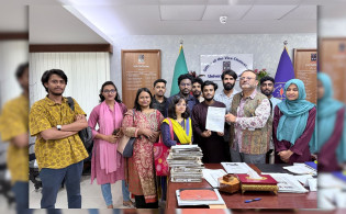 ক্যাম্পাসে ঠান্ডা পানির ফিল্টার স্থাপনের দাবিতে ঢাবি ভিসিকে স্মারকলিপি