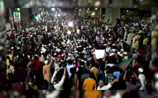 শাহবাগ ছেড়ে ইন্টারকন্টিনেন্টাল মোড়ে আন্দোলনকারীরা