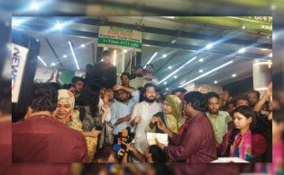 আ.লীগ নিষিদ্ধের প্রজ্ঞাপনে এনসিপির মিষ্টি বিতরণ

