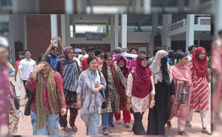 শাস্তি দিতে মরিয়া কুয়েট শিক্ষকরা! শিক্ষার্থীদের বিক্ষোভ