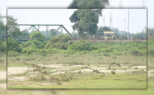 শূন্যরেখা থেকে বাংলাদেশিকে ধরে নিয়ে গেল বিএসএফ