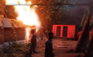 সাম্য হ-ত্যার অভিযোগে গ্রে’প্তার একজনের বাড়িতে আ’গুন