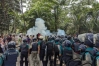 জবি শিক্ষার্থীর ওপর পুলিশের লাঠিচার্জ-টিয়ারশেল, আহত অর্ধশত