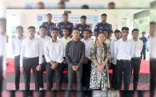 ১২০ টাকায় পুলিশে চাকরি পেলেন ৯ জন