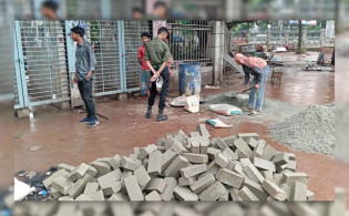 টিএসসি সংলগ্ন সোহরাওয়ার্দীতে উঠছে দেয়াল