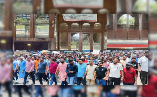 নগর ভবন ঘিরে বিক্ষোভ, সচিবালয় অভিমুখে মিছিল কর্মসূচি
