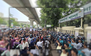 সাম্য হত্যা: বিচারের দাবিতে ফের শাহবাগ থানা ঘেরাও শিক্ষার্থীদের
