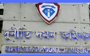 দুদকের সাবেক চেয়ারম্যানের বিরুদ্ধে মামলা