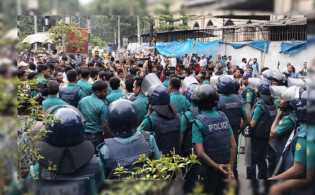 যমুনা অভিমুখে শ্রমিকরা