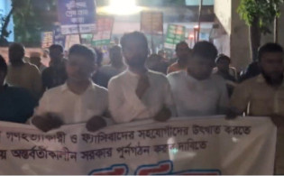 জাতীয় সরকারের দাবিতে উত্তাল ঢাকা বিশ্ববিদ্যালয়